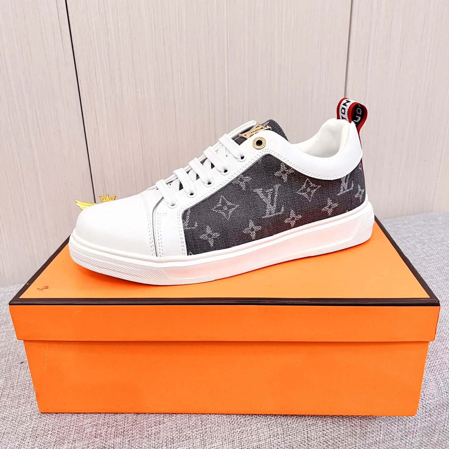 🚘🚘Factory batch 400💰[LV]🔥Louis Vuitton, high-end men's shoes brand, official website 1:1 latest masterpiece: the upper is made of first-layer cowhide imported from Italy with a comfortable and breathable lining➕original non-slip and wear-resistant outsole🔥, making walking more convenient and comfortable! An exclusive new model, a stunning work, a beautiful 1:1 replica [color] compared to the official quality! Create a fashionable personality to set off your uniqueness! A must-have for trendy men! Classic🔥Size: 38-44 Color: 🔥Multiple colors available🔥